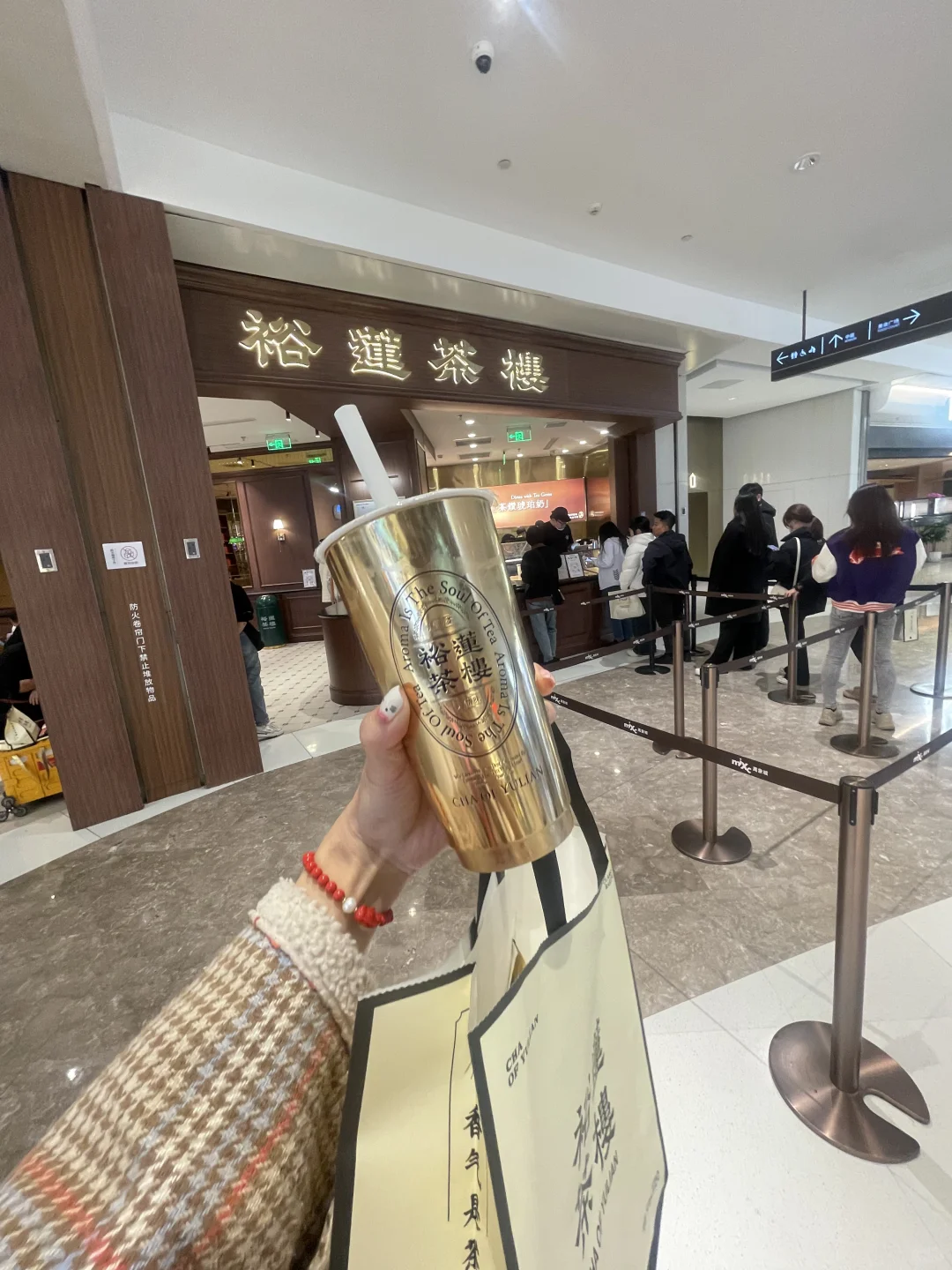 人真多，你们都排队蛋挞，我偏不买……