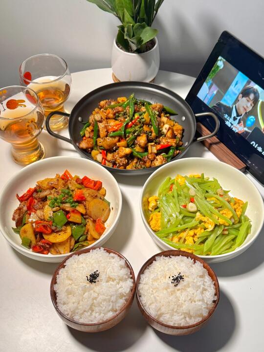 二人食晚餐❣️今天吃尖椒鸡 干锅土豆