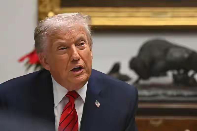 当地时间1月2日，美国总统特朗普表示将就伊朗骚乱事件进行干涉，称美国“已做好准备