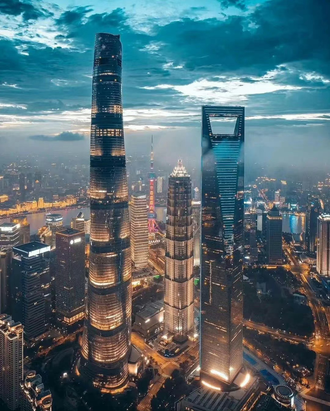 #情侣520特种兵上海一日游# “特种兵式旅游”真的是深受广大网友们的欢迎！在5