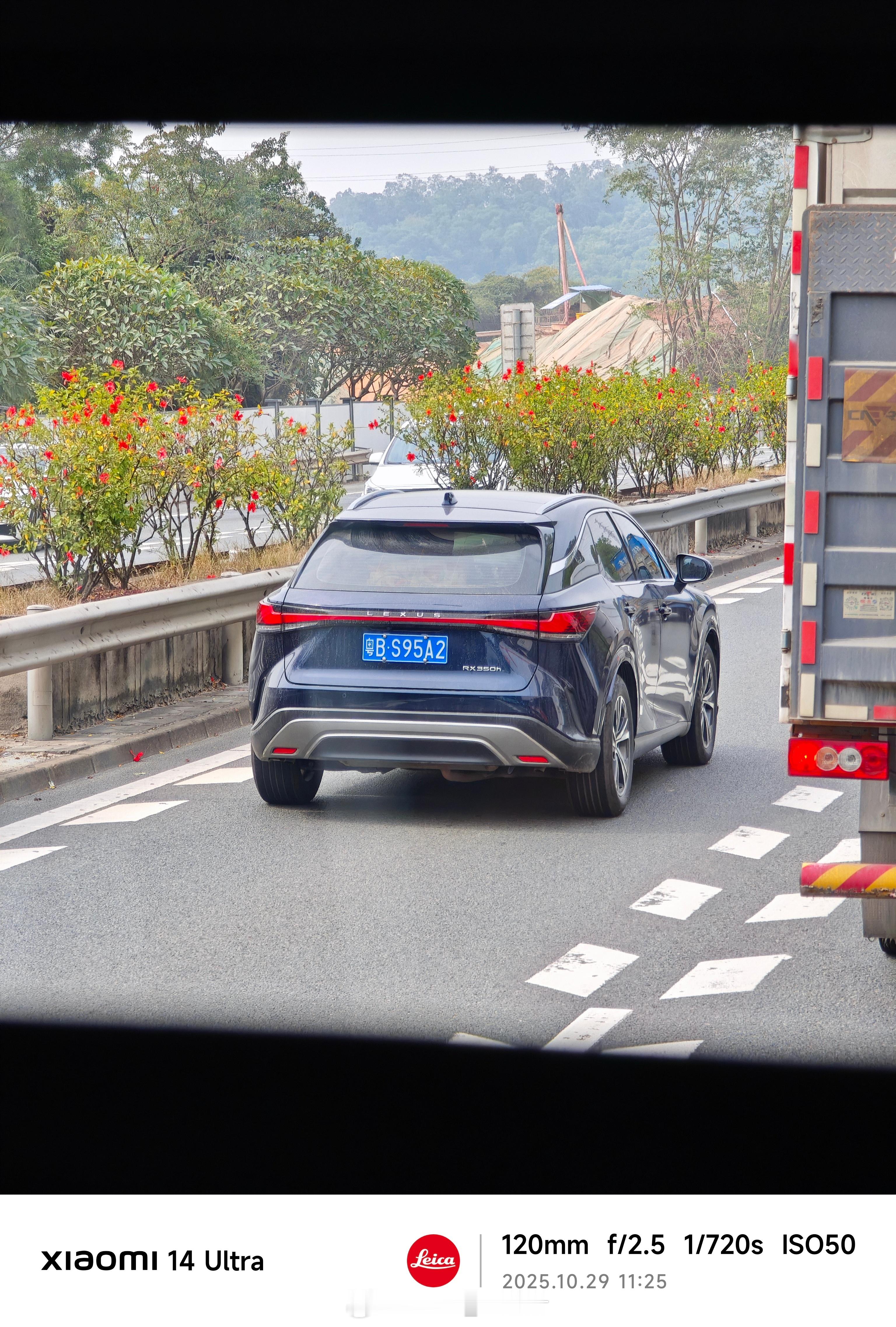 虽然只在深圳待了一天，但还是感叹：路上真的好多凌志啊，看来广东人是真的喜欢雷克萨