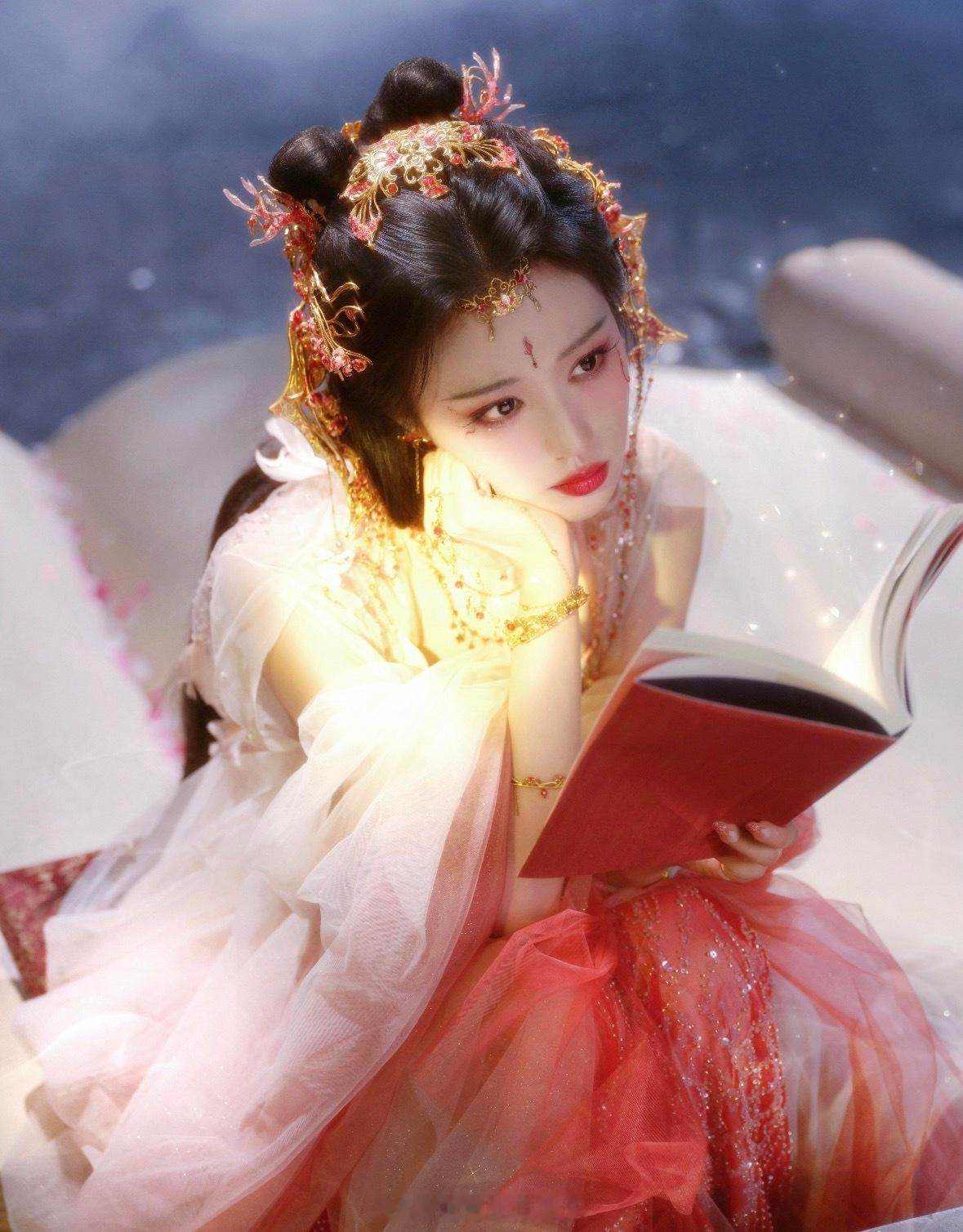 王楚然春晚名场面只学了十几分钟王楚然在《贺花神》节目中饰演王昭君，真天选古装人啊