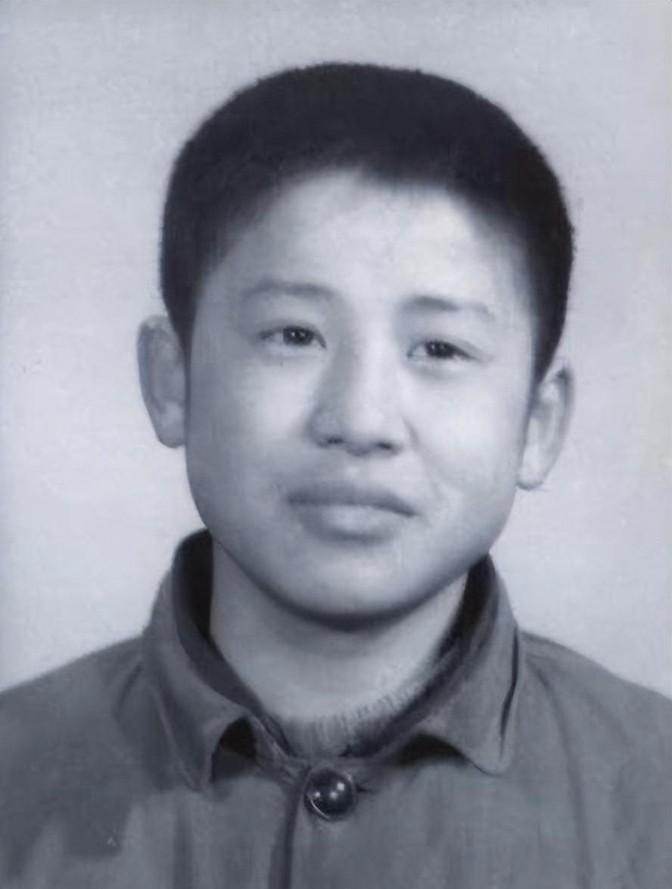 2004年，前妻嫌弃张国强没有本事赚钱，执意要和他离婚，张国强苦苦挽留，最终前妻