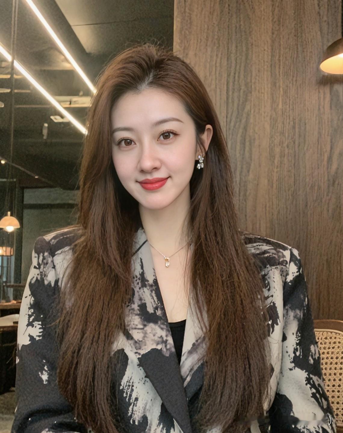 物质而已，
别太执念。
司马光曾说：“由俭入奢易，
由奢入俭难。”
很多人困在物