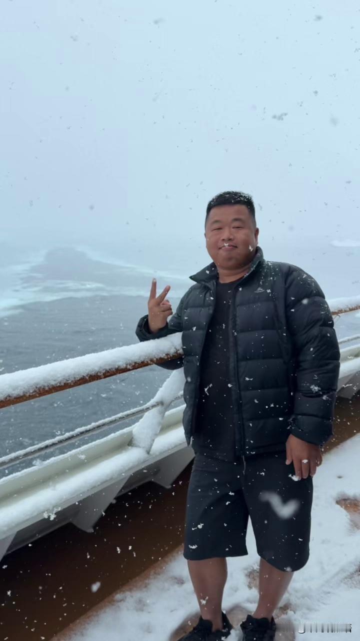 关于网红蓝战非
在南非被绑架这事，
有三个细节是真的越想越奇怪！

1.首先这次