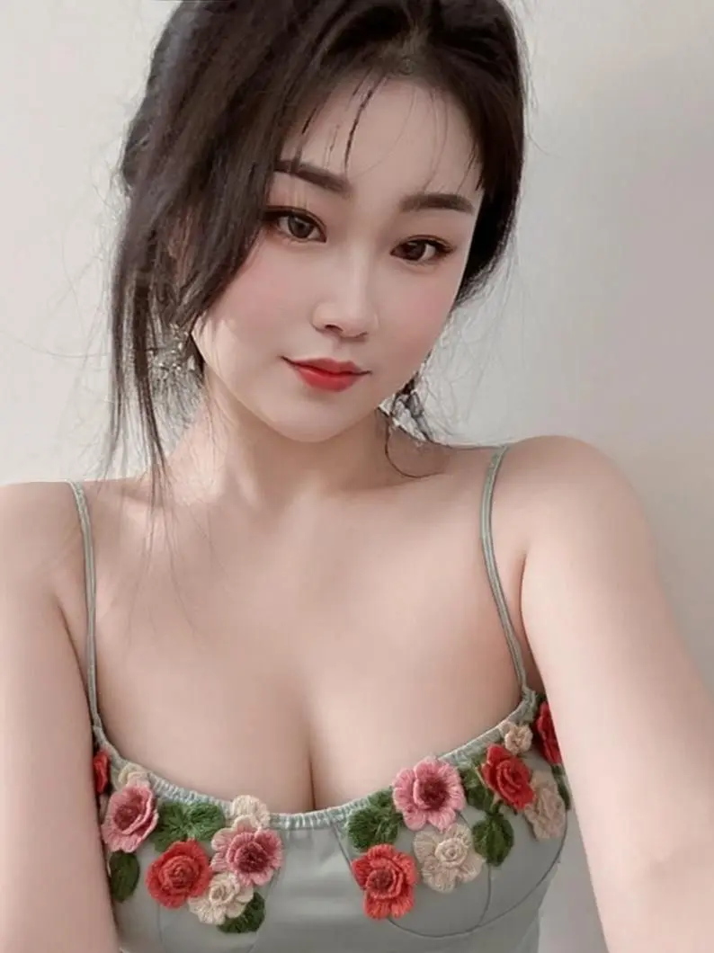 AI绣衣自拍像