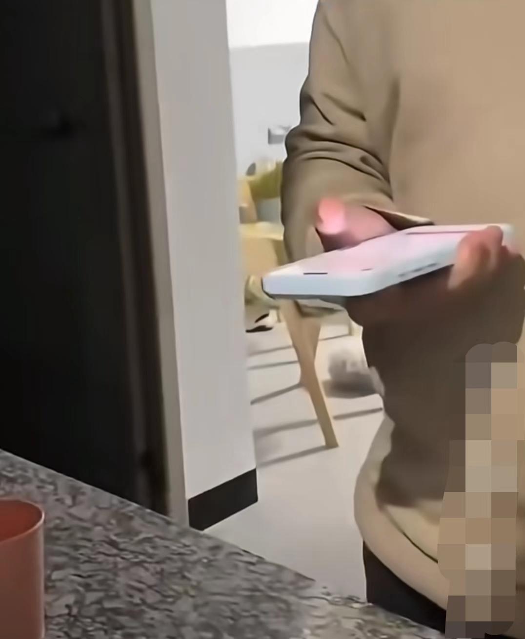 有的人真的是活不起了！
嫌弃外卖超时，不仅收到外卖后
申请退，最离谱的是这个男子