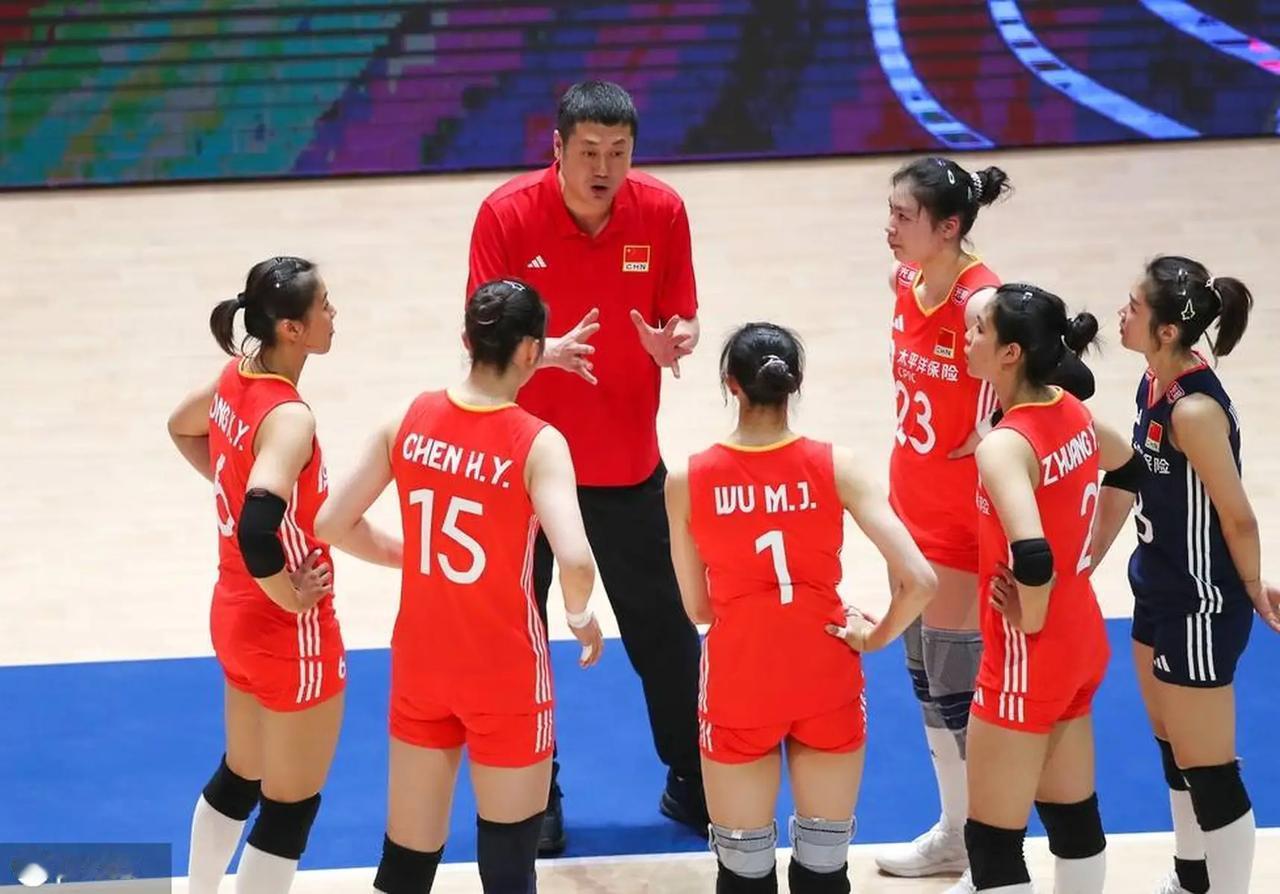 女排世联赛南京站揭幕战中国女排VS捷克女排今晚打响。由于去年世联赛两队打得难解难