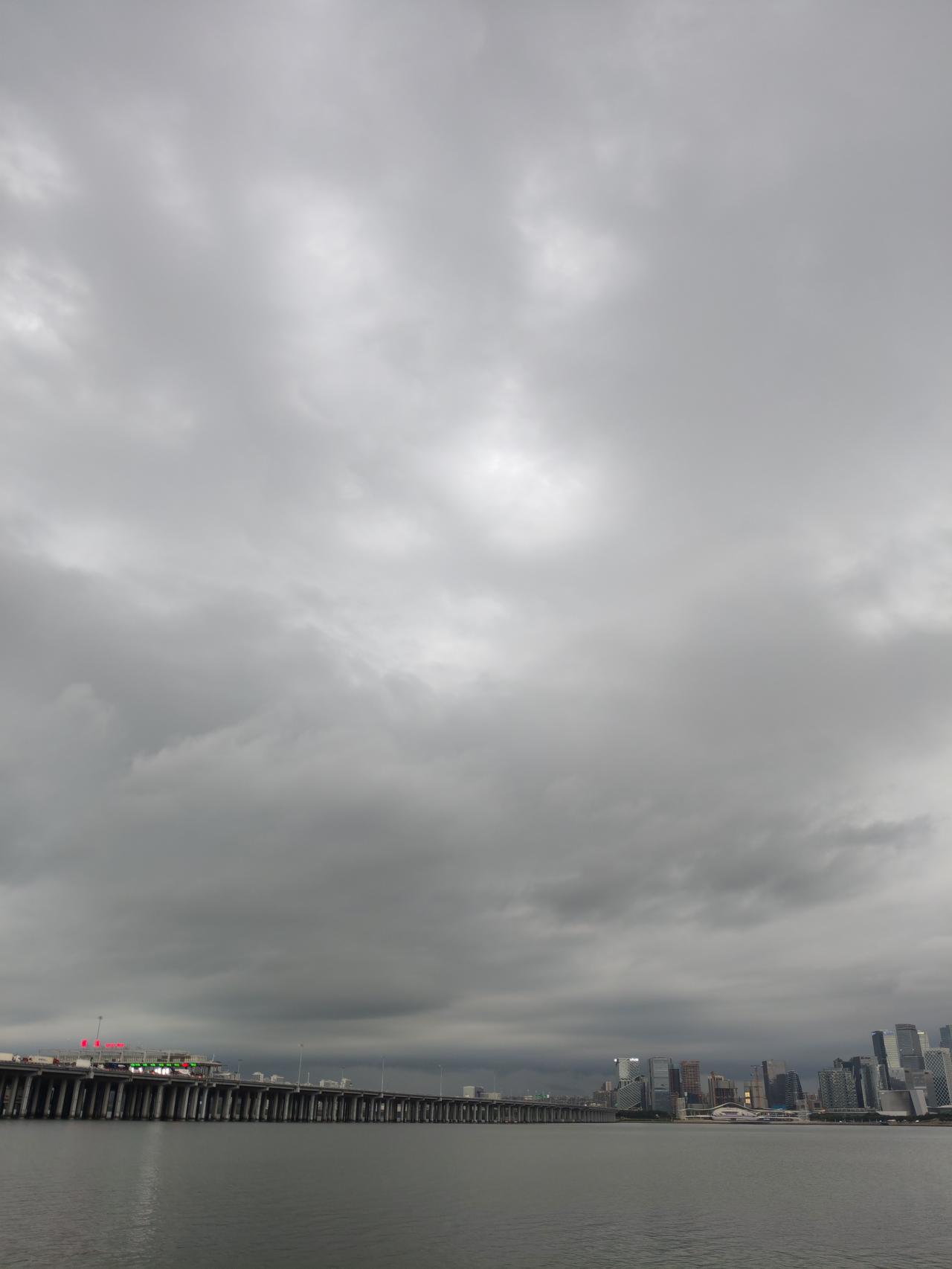 应对股市泡沫带来的风险，以美股为例，普通人得谨慎行事。2026年6月几个关键指标