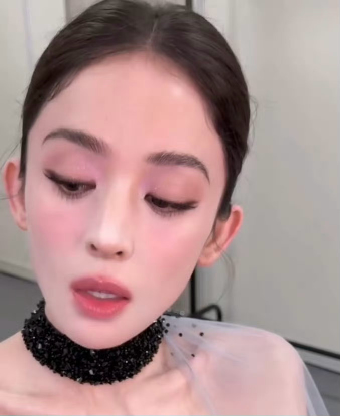 吃饭偶遇娜扎娜扎怼脸[爱你]这颜好无敌 ​​​