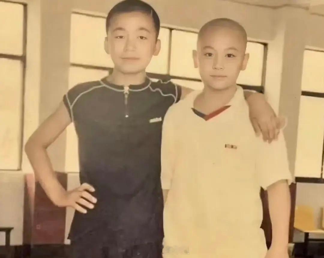 原来释小龙是王宝强师叔。。。1996年 王宝强12岁 释小龙8岁，而释永信的少林