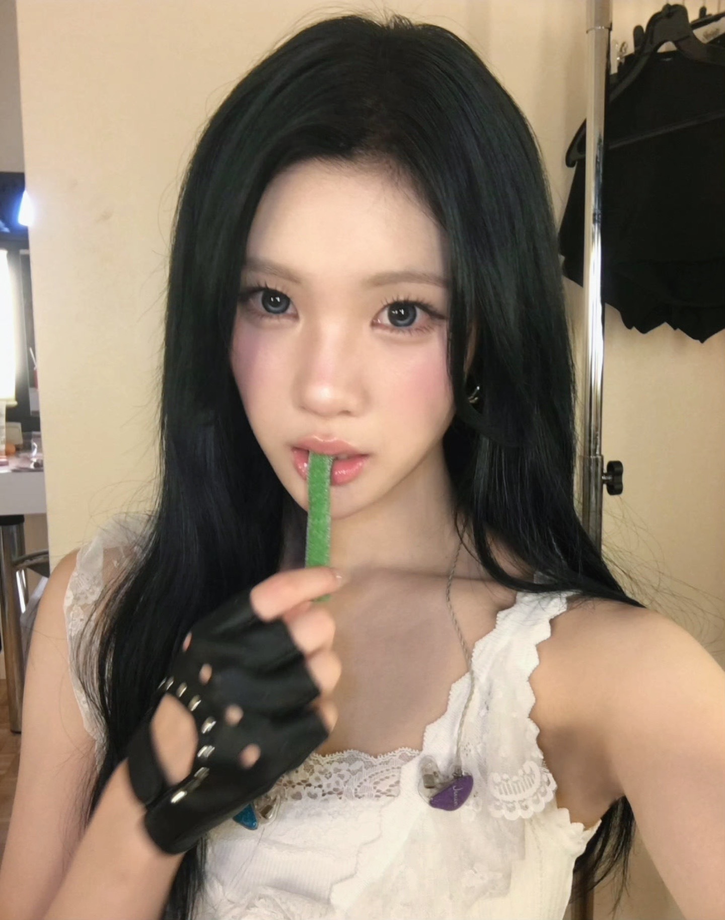 这个黑色手套好那个