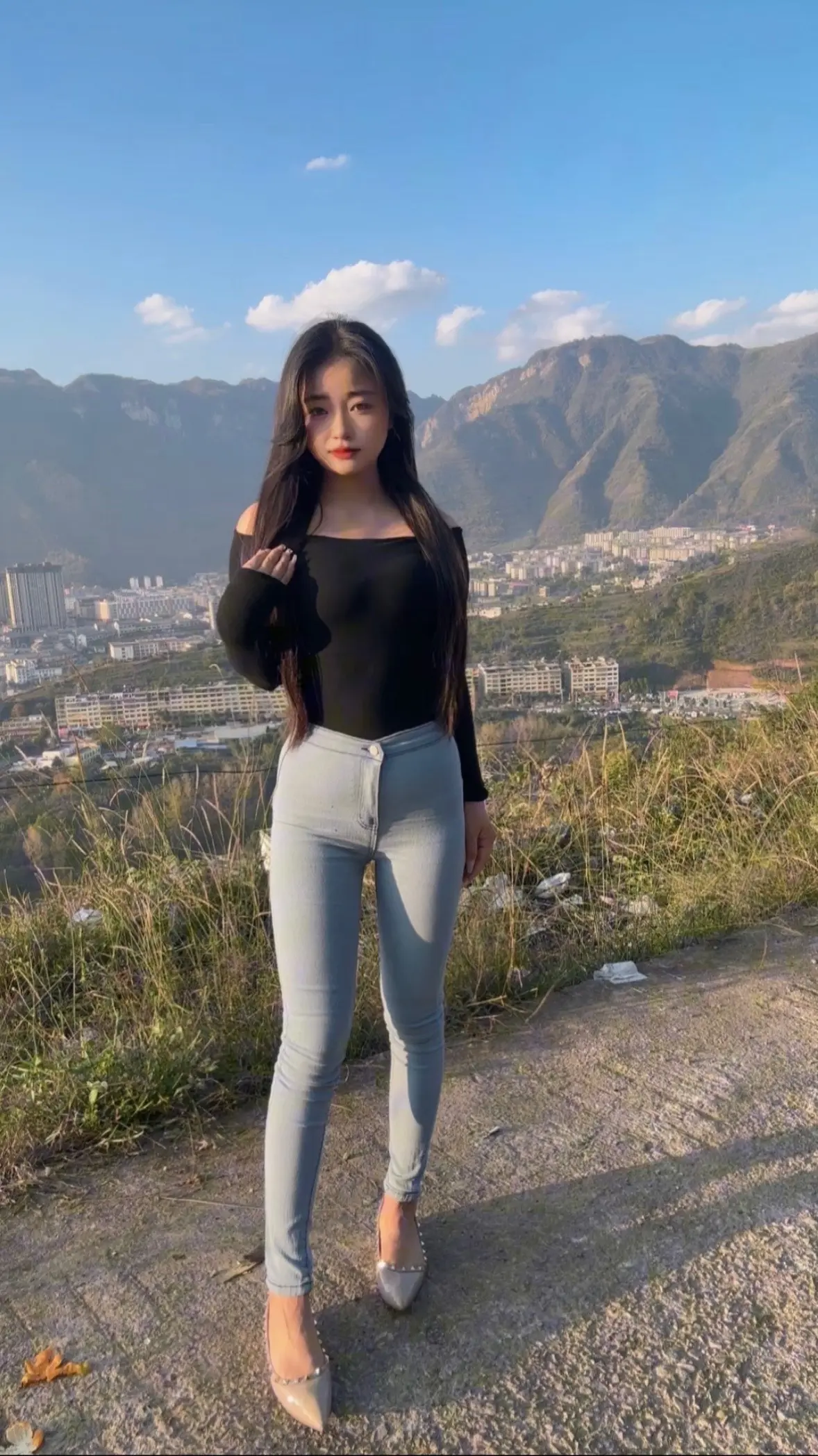 如果一个人真的爱你，他会想尽办法让你安心，他如果在乎你，你什么都不用说...