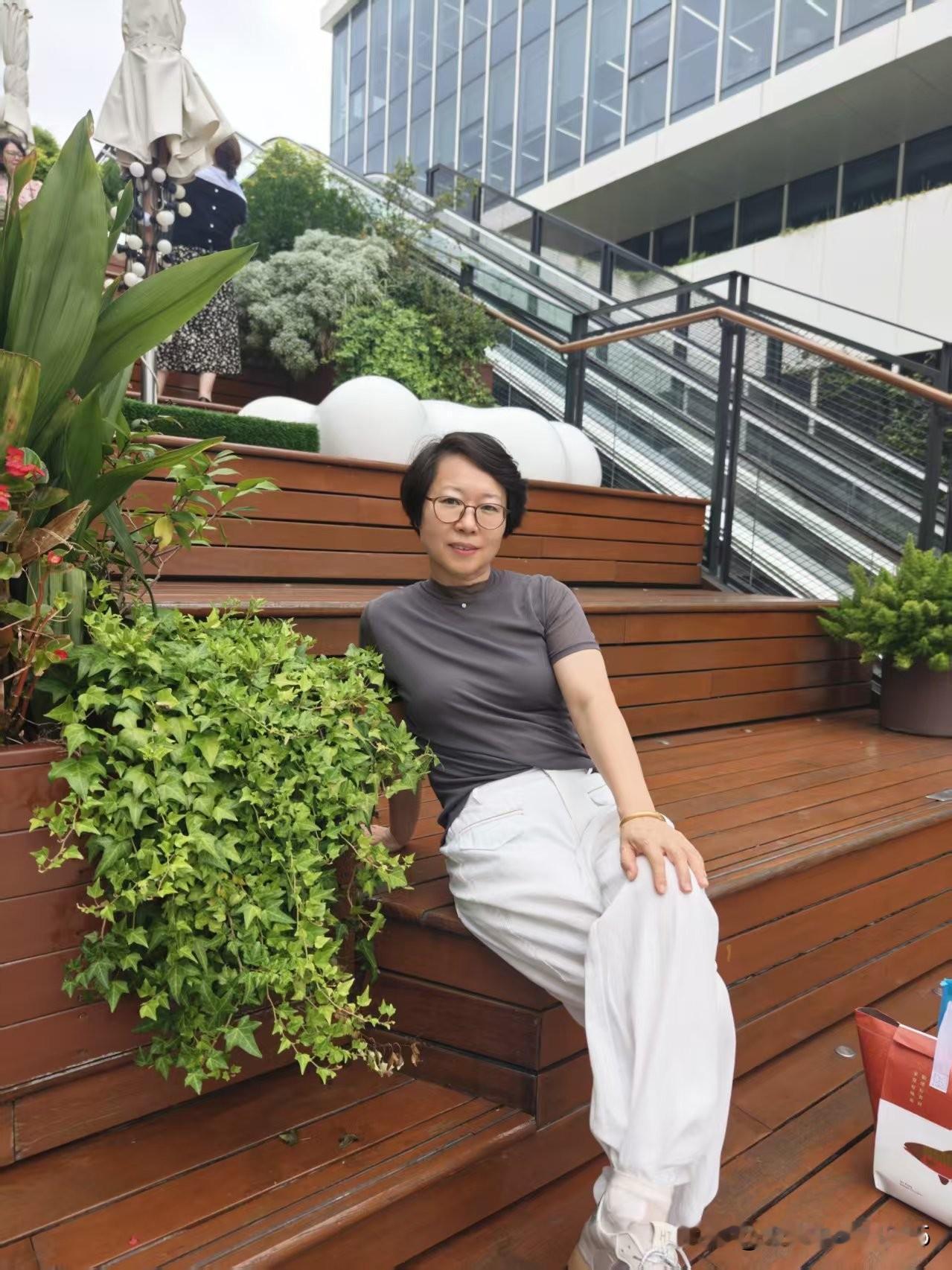 敢无缘无故的招惹更年期的我，老头子，算你没长眼呀！
刚才去银座超市买菜，跟一个老