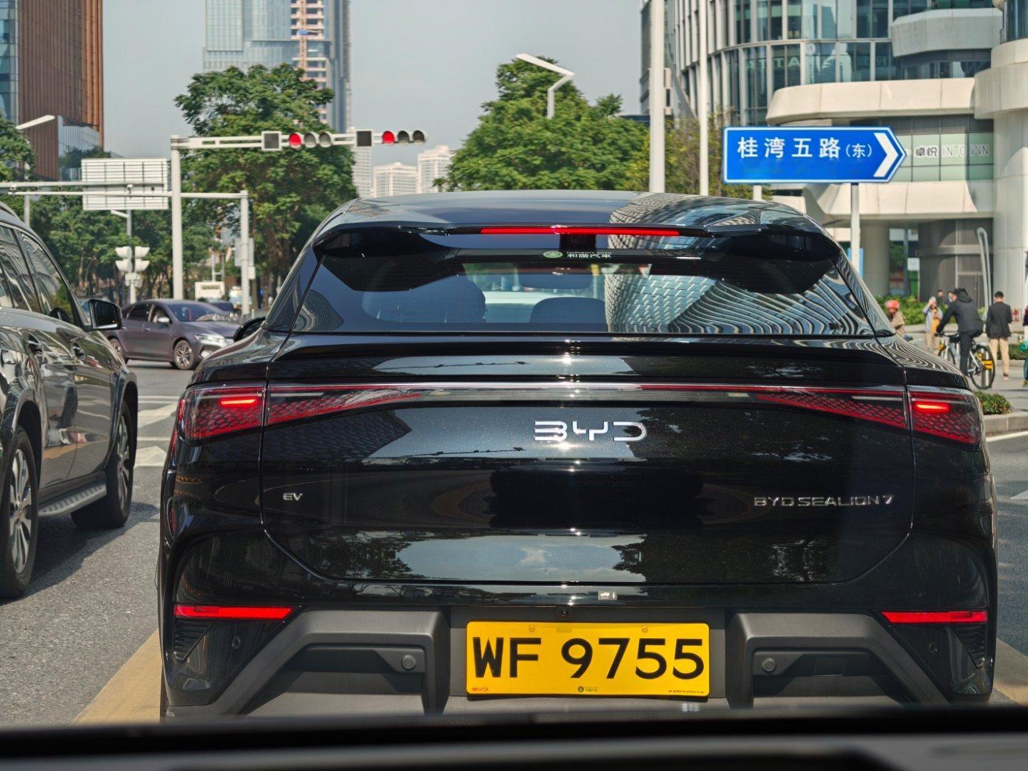 港牌比亚迪真好看漆面质感在阳光下特别好这是为什么呢？ 