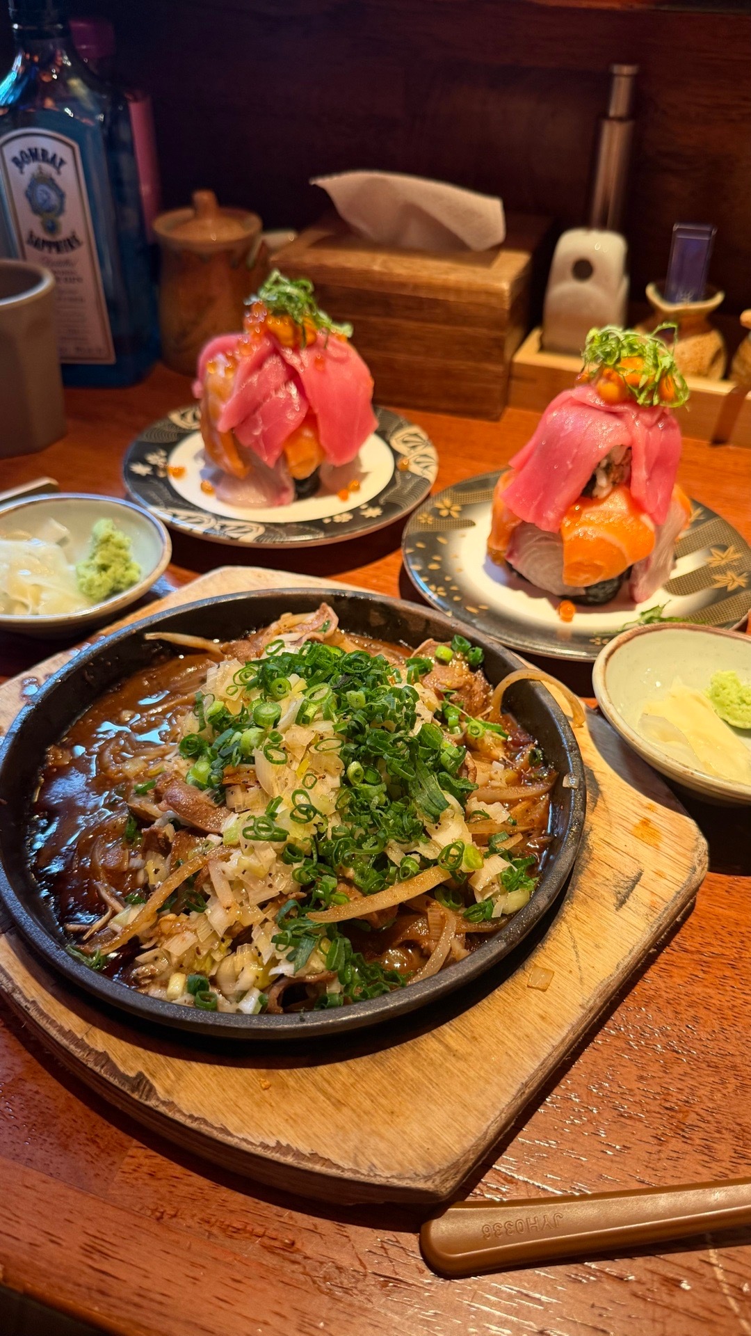 原来今天是情人节啊哈哈哈哈～光顾着吃了没注意 