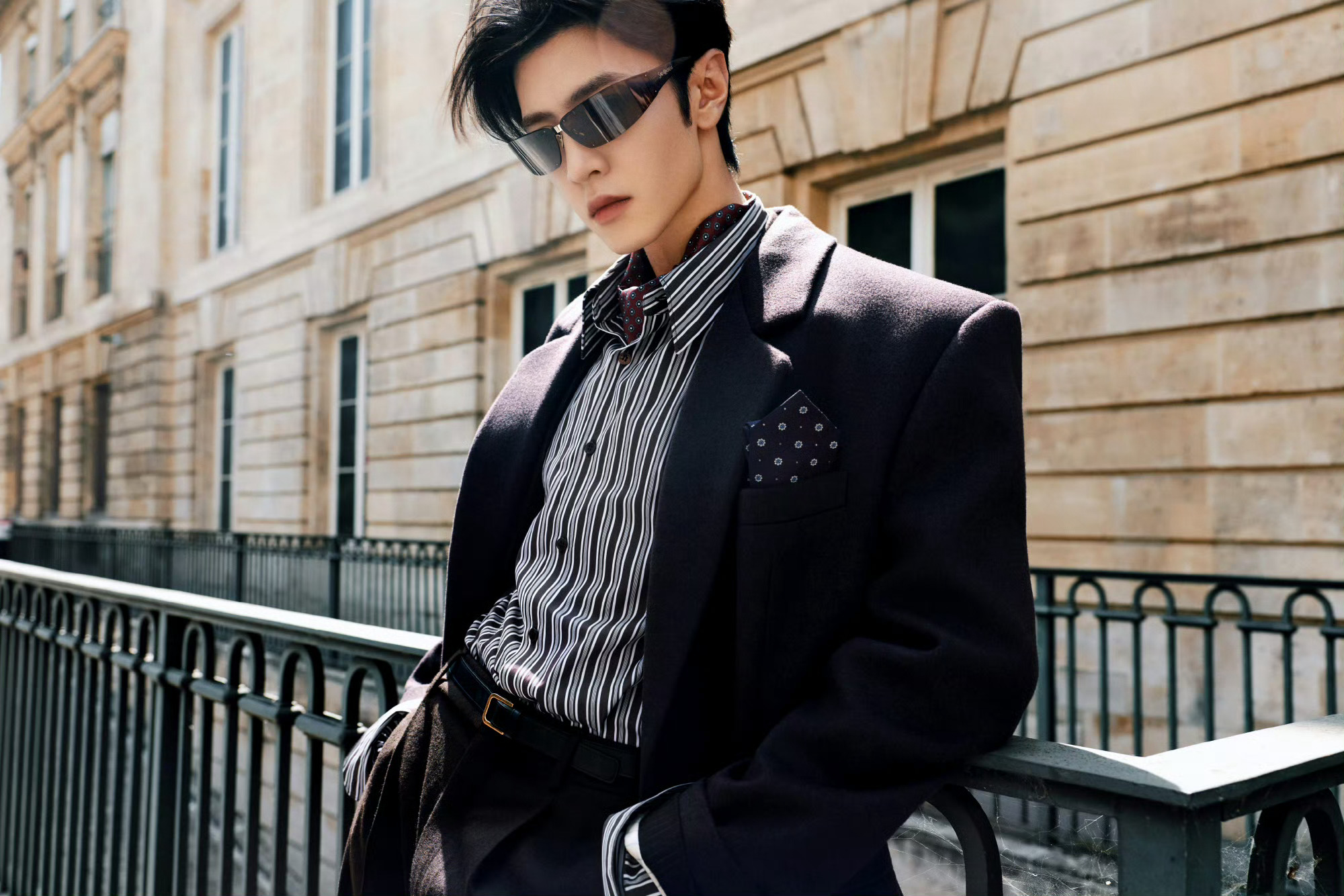 陈哲远亮相巴黎男装周Saint Laurent 2027春夏男装大秀看秀造型大片