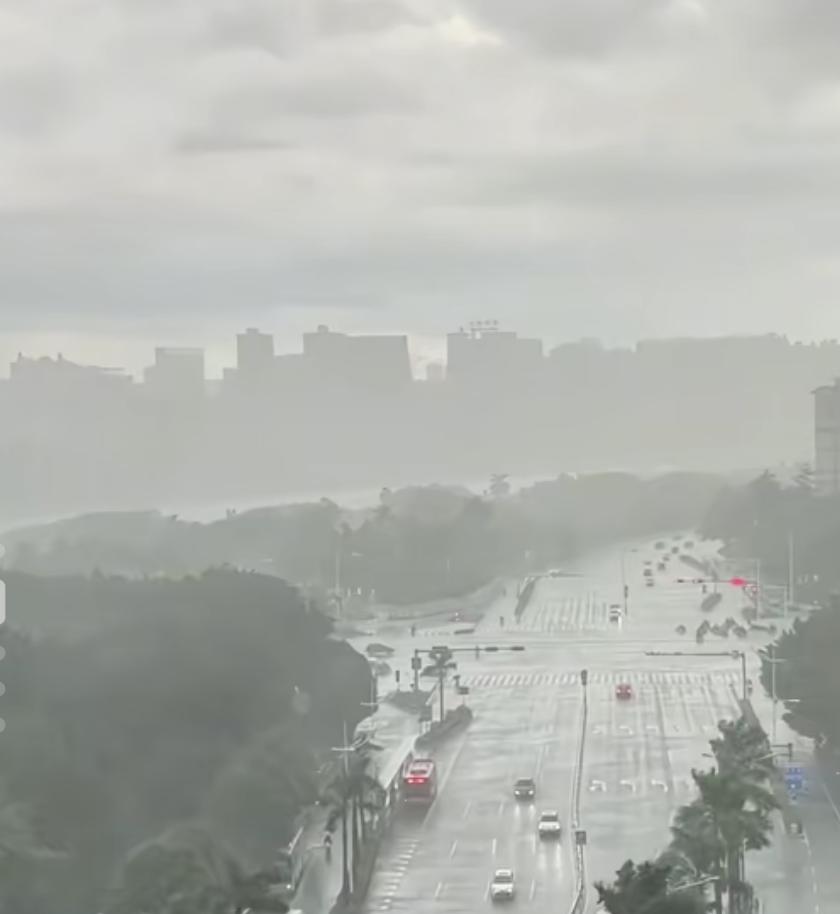 台风“米娜”突袭汕尾！这些画面比10级大风更戳心17号台风米娜 
 
台风“米娜
