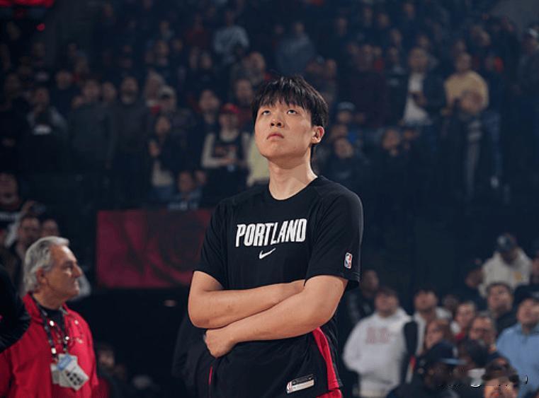 次节未上场！杨瀚森半场出战1分35秒，投篮1中0没有数据入账

看看小杨这一分多