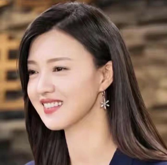 傅晶这姐们儿绝对是娱乐圈的一股清流。作为中戏97级“神仙班”的一员，跟章子怡、秦