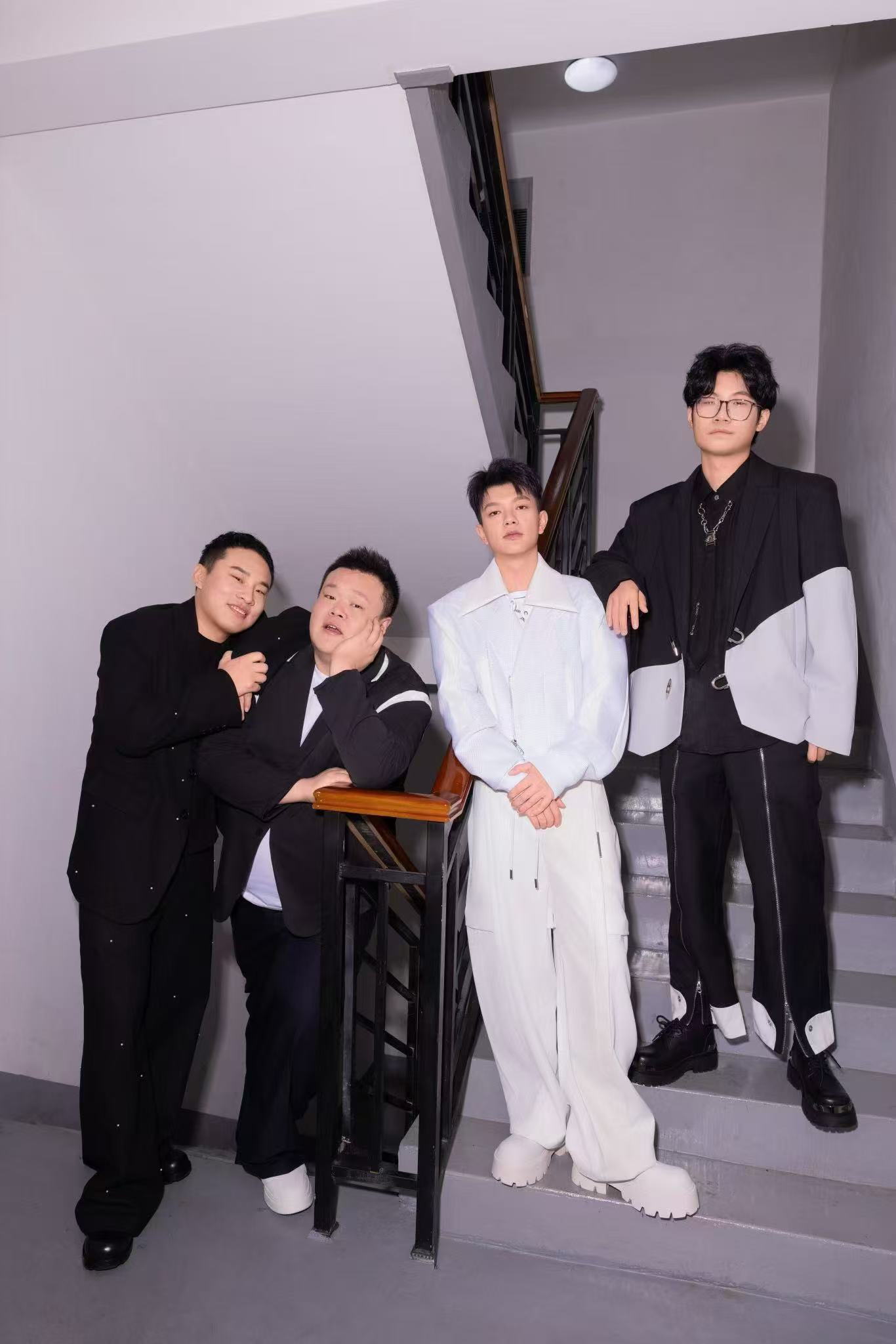 #脱友出发图出了个发#  啊哈哈哈，怎么可以这么好笑呢？徐志胜、漫才兄弟、毛豆的