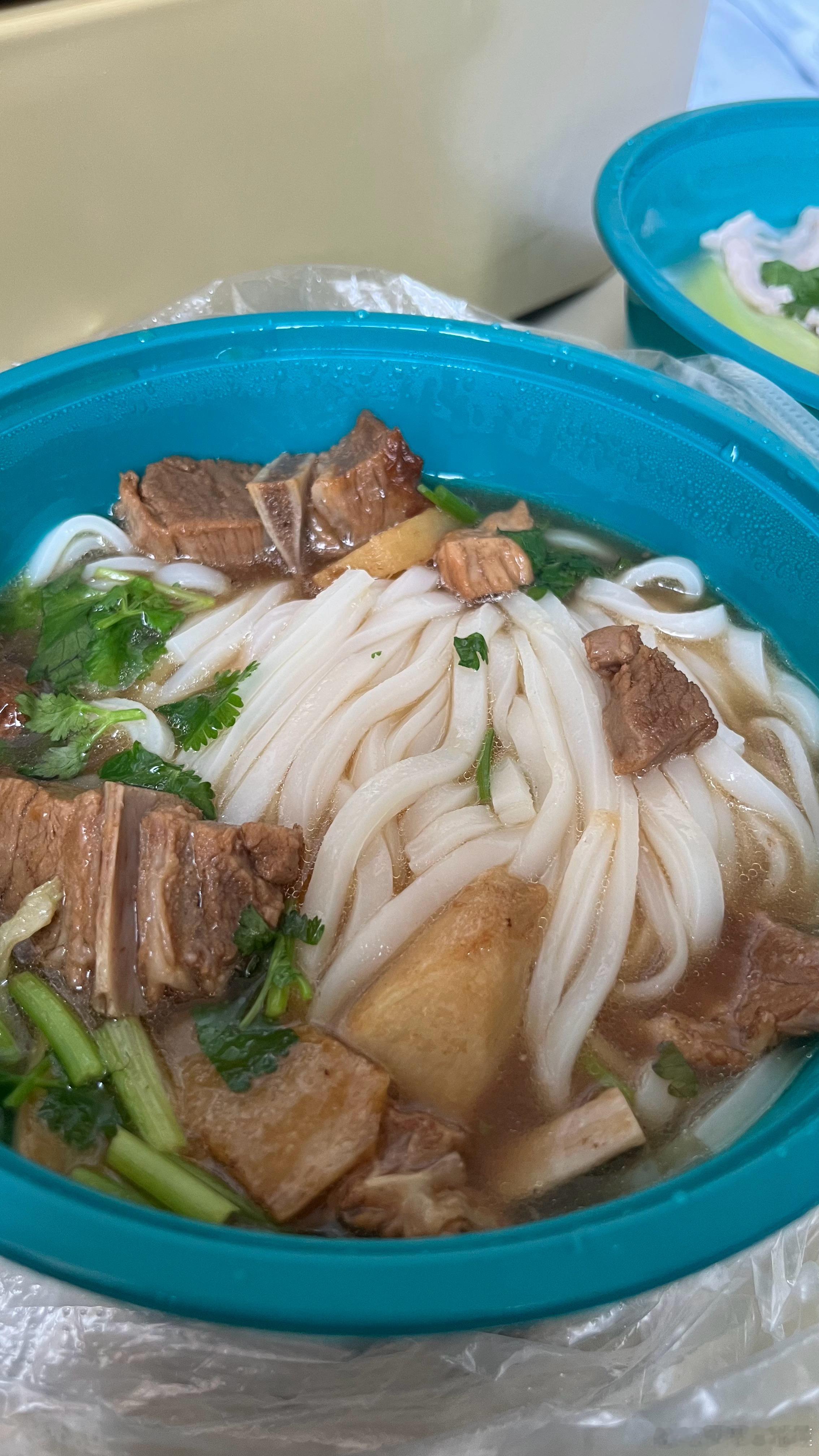 今天中午的排骨粿条～吃过广东潮汕粿条河粉瞬间不香了