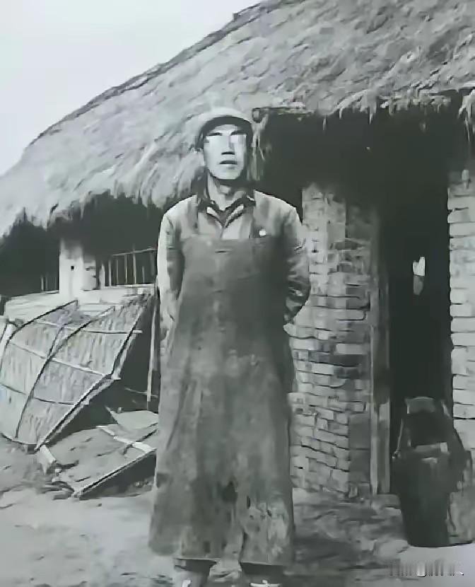 1947年夜深柴房，地主持刀解开地下党绳索：记住我的名字，来日替我一家说句公道话