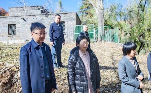 辽宁队主教练杨鸣和总经理在郭艾伦砍下25分证明之战，在福建主场看辽宁队主教练杨鸣