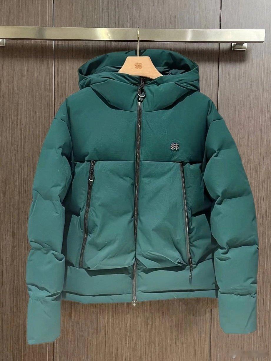 反季羽绒服价格腰斩值得买吗商家反季低价卖羽绒靠什么赚钱反季羽绒服价格腰斩，看似超