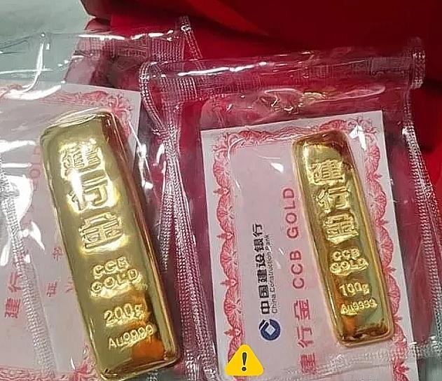黄金的坑，专治各种不服。
 
今天买黄金的人，简直是走了狗屎运了。昨天金价887