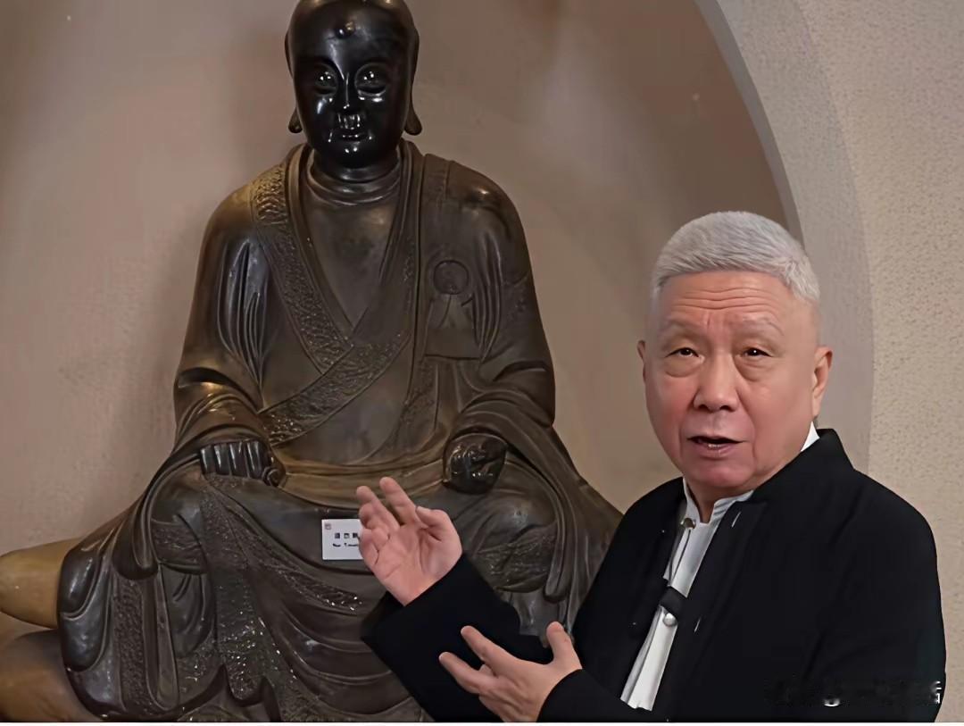马未都自证，指出两尊佛像多点不同，真真假假有待专家鉴定结论。一尊失踪26年的被盗