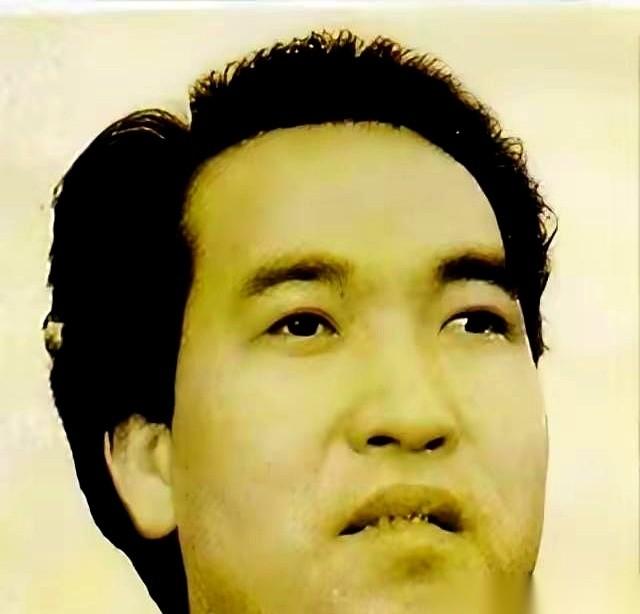 他做的第一件事，就放弃是中国国籍，入了英籍


基于原文素材，我首先将关于“国籍