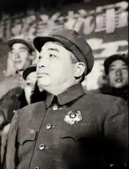 1964年，许世友上将为换房大闹北京，非要睡在走廊，只因隔壁住着一个他叫了一辈子