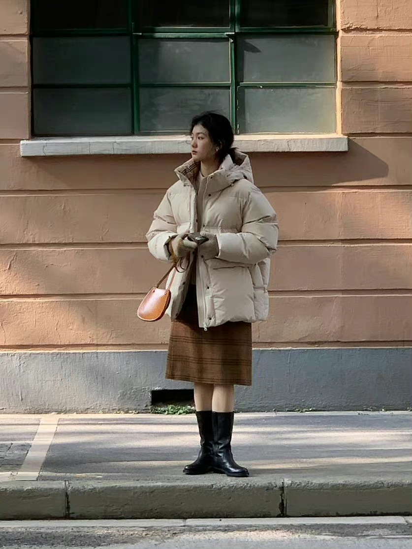 “落落大方，好好生活，远离让你不开心的人和事。慢慢你会发现：干净的语言，变小的圈