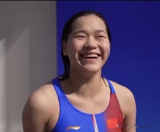 2025年末，人民日报推出的年度正能量视频《为自己喝彩》引发广泛关注。在这段凝聚