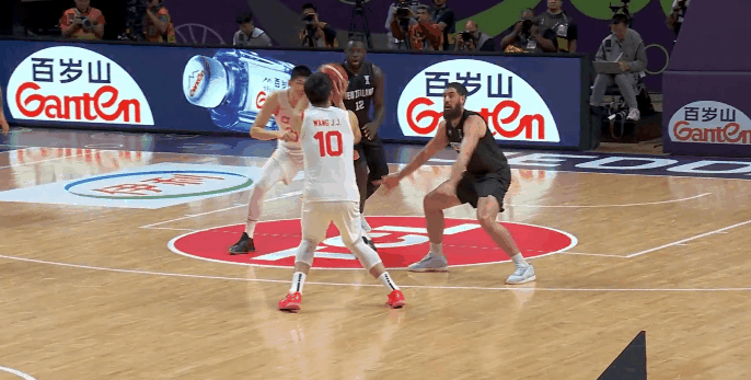 王俊杰连得7分中国男篮vs新西兰男篮 ​​​