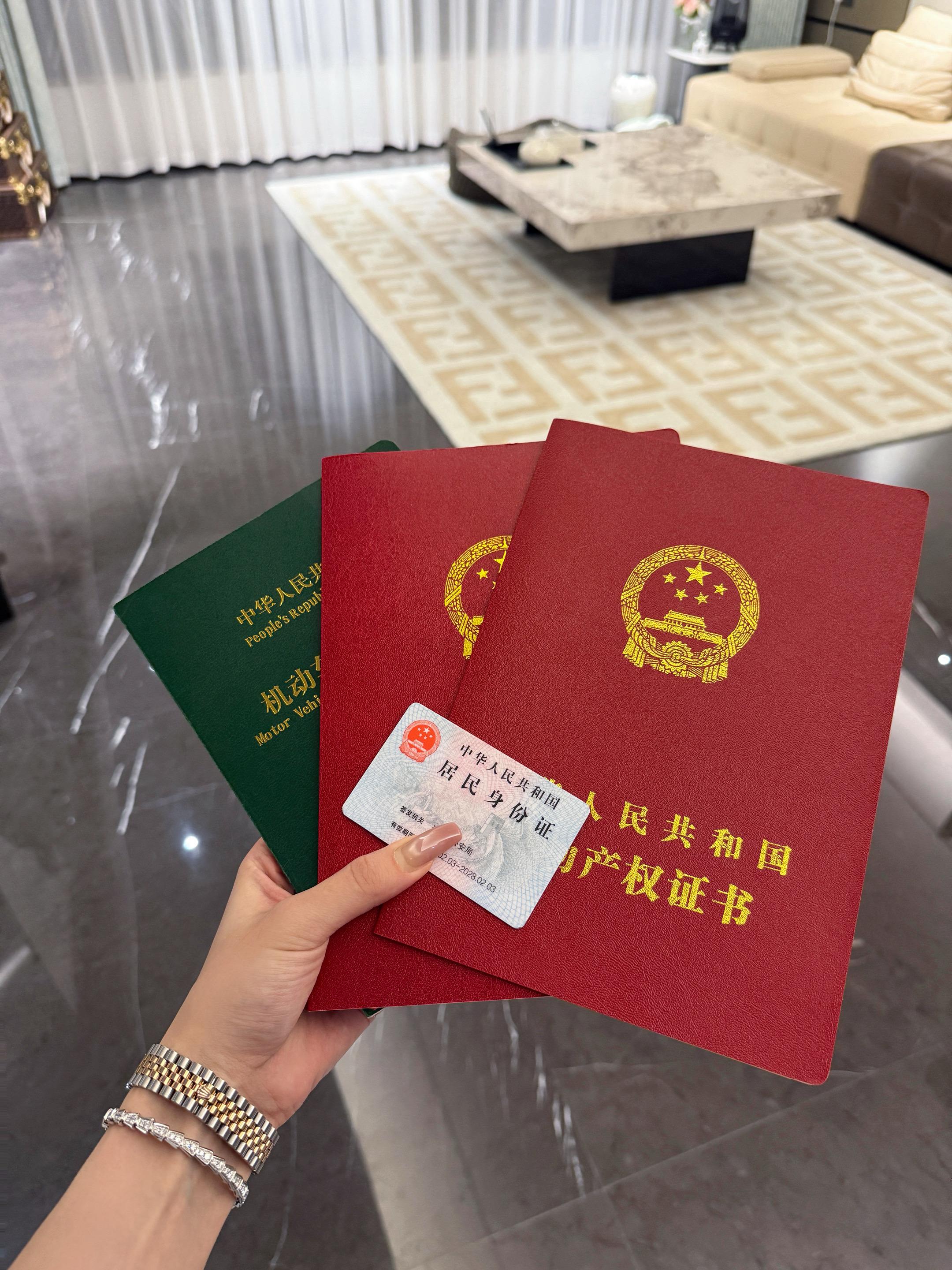 这不比结婚证好看吗