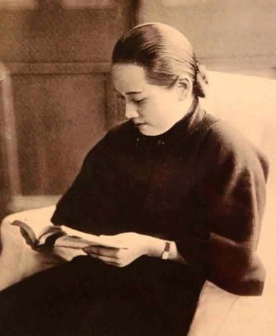 1969年春天，宋庆龄收到60万美元汇款，是弟弟死后分给她的遗产。可短短两个月后