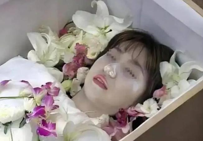 “细思极恐！” 5 月 20 日媒体报道，上海一家殡仪馆的冷藏柜里，有一具 24