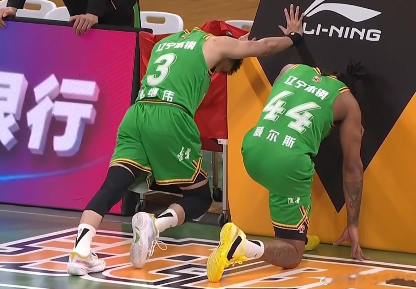 辽宁男篮vs新疆男篮 看看今天赵继伟复出之后的辽宁男篮会有什么变化 