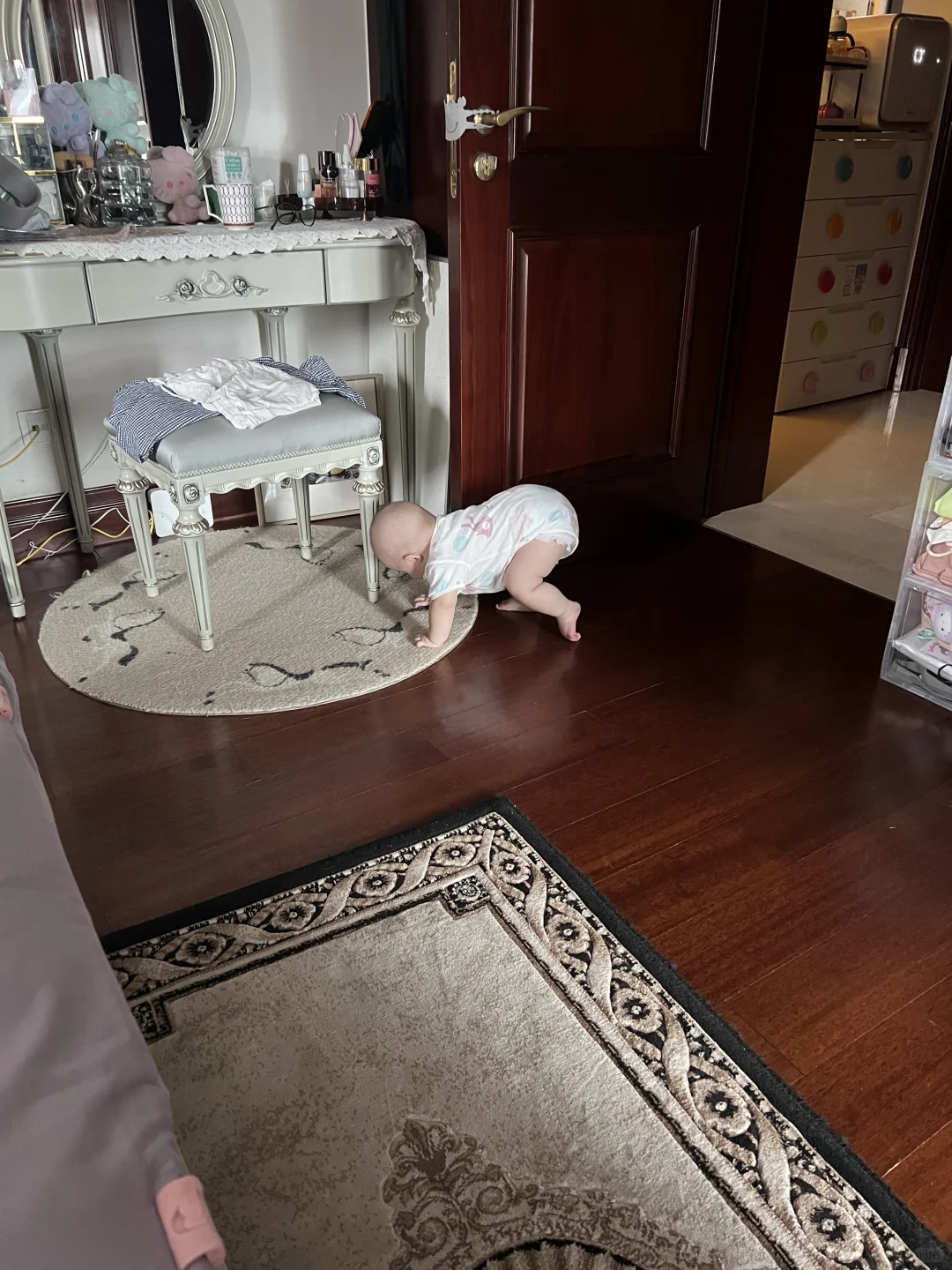 八月龄宝宝在家自由爬行plog~