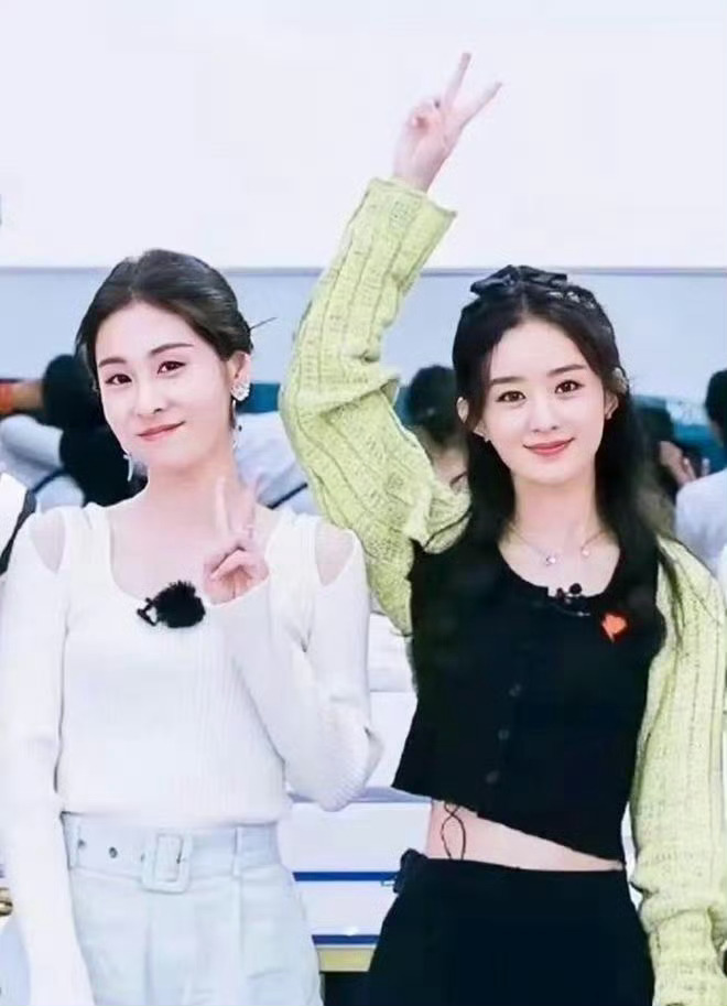 #张碧晨玩机车是因为赵丽颖# 有一个小女孩在屏幕前轻轻地酸了[酸]赵丽颖张碧晨的