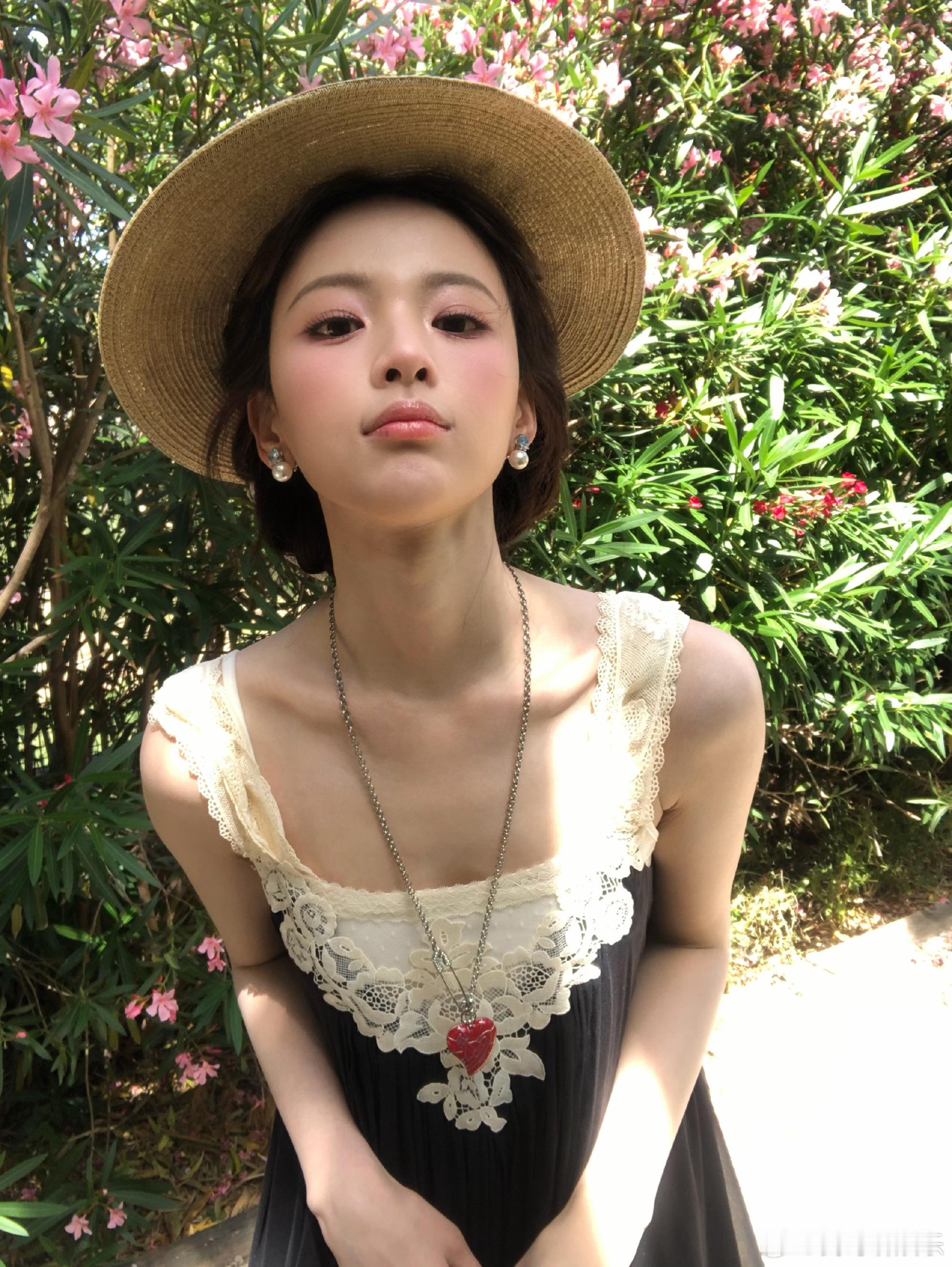 杨超越有不出片的风险吗 杨超越早期多部古偶剧口碑不及预期，演技青涩、情绪表达生硬