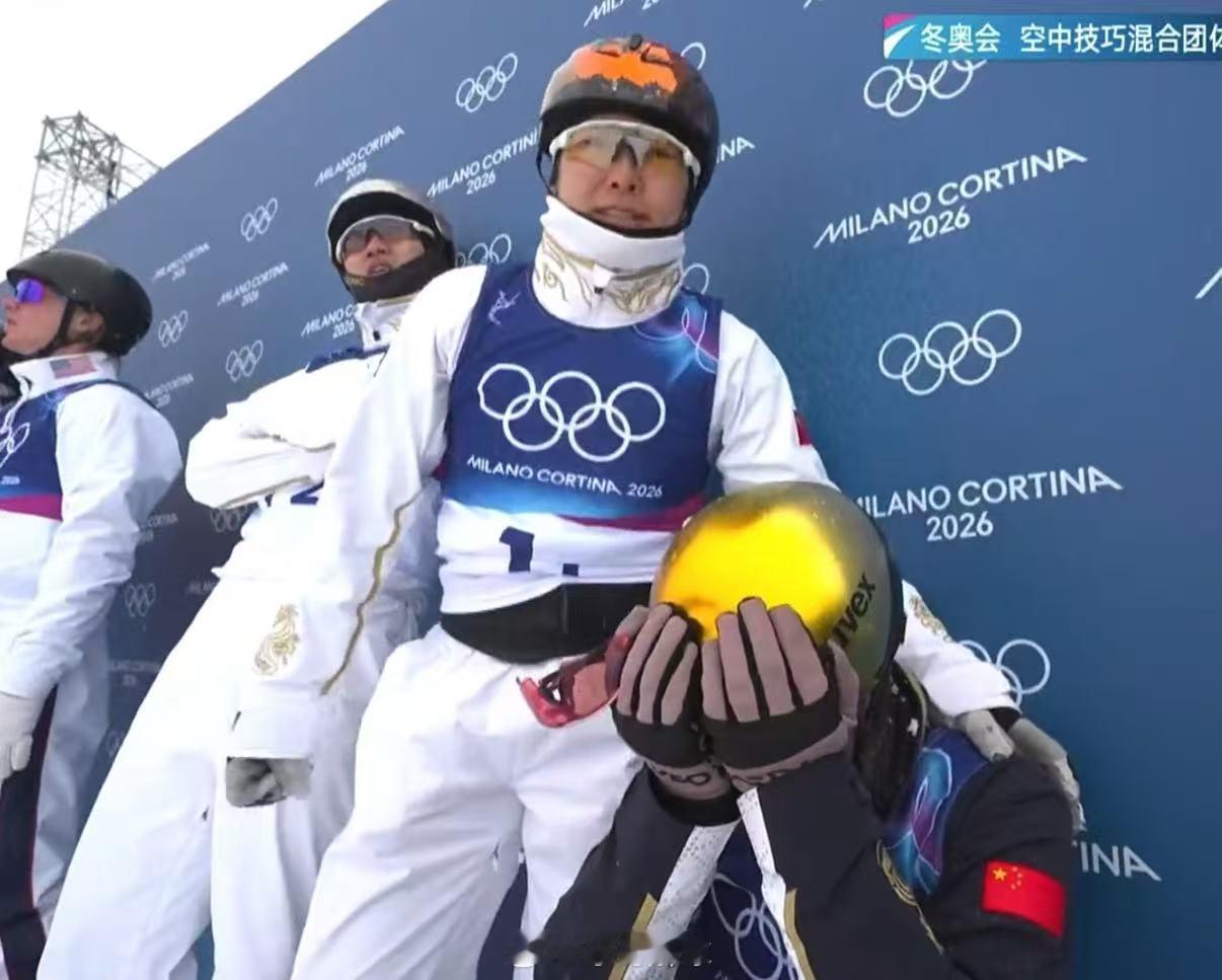 中国队空中技巧混团铜牌米兰冬奥会自由式滑雪空中技巧混合团体决赛，徐梦桃、王心迪、