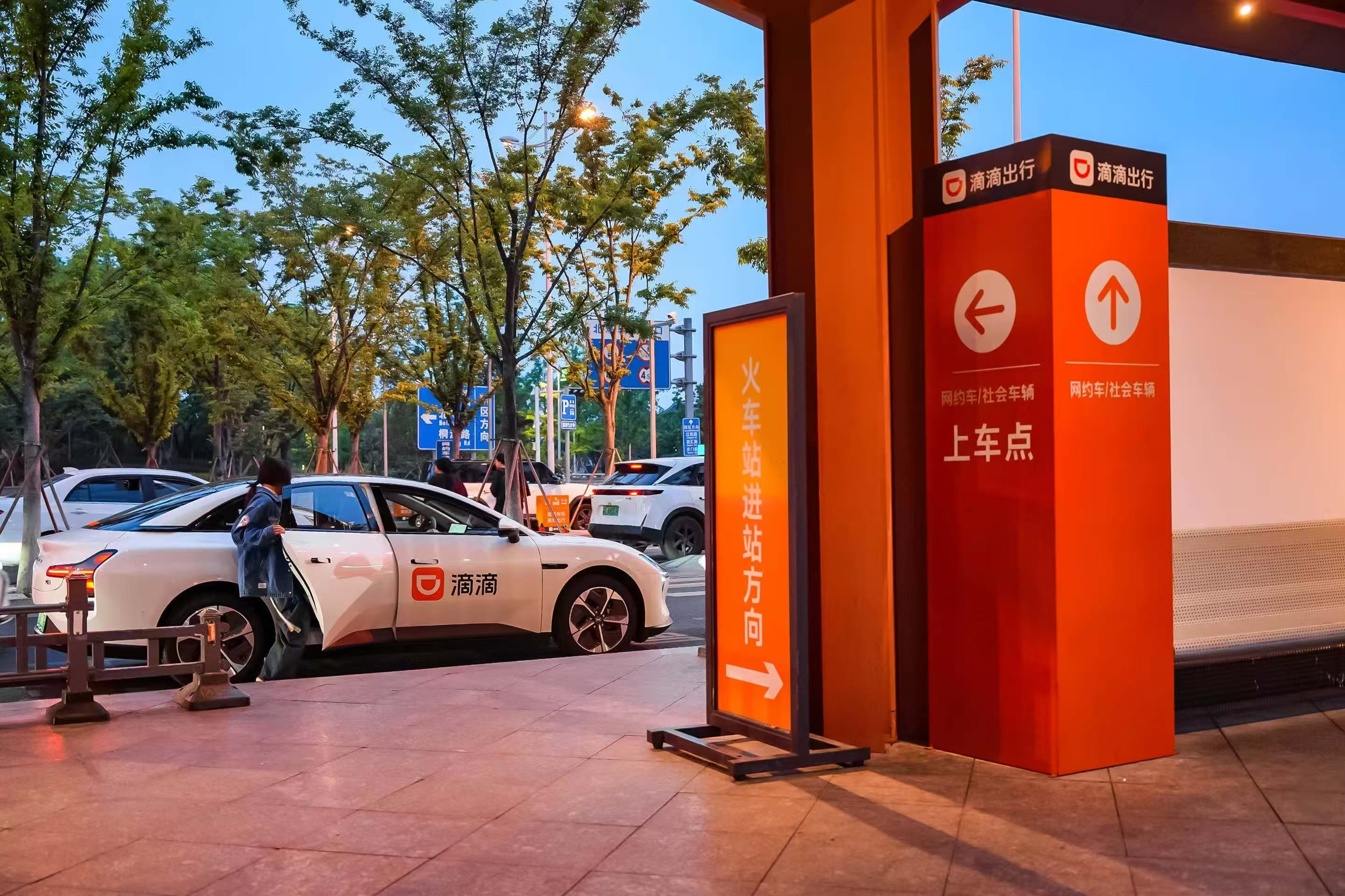 【滴滴三季度订单量同比增长14% 连续11个季度稳健增长】11月26日，滴滴在官