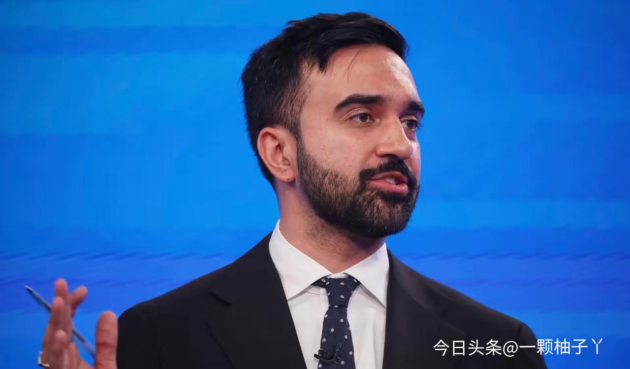 纽约市长马姆达尼最近可太敢说了。美以刚对伊朗发动军事打击，他直接发文开怼，称这是