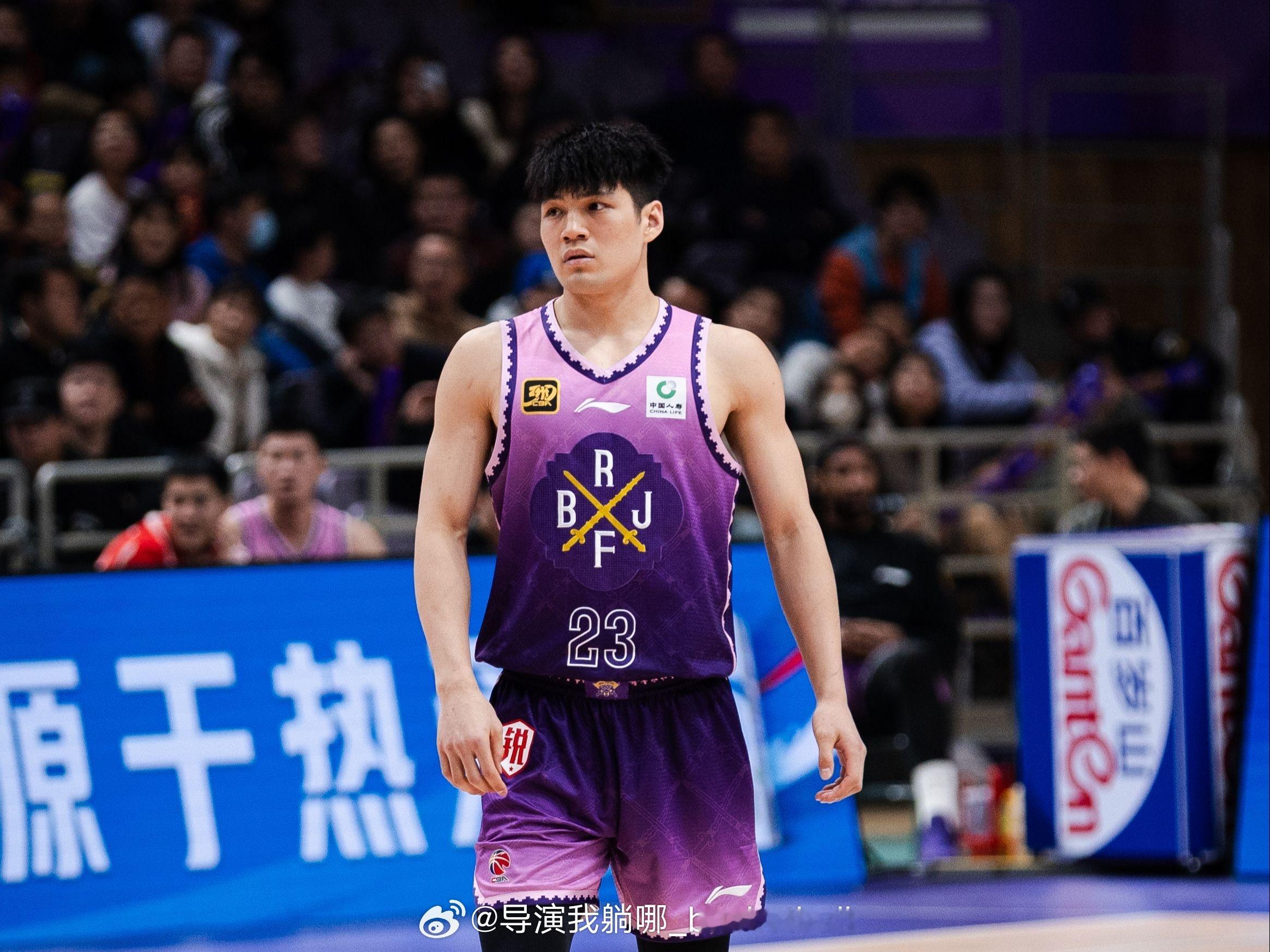 广州龙狮在和广东宏远的交易中送出崔永熙和焦泊乔得到徐昕和陈国豪cba交易 ​​​