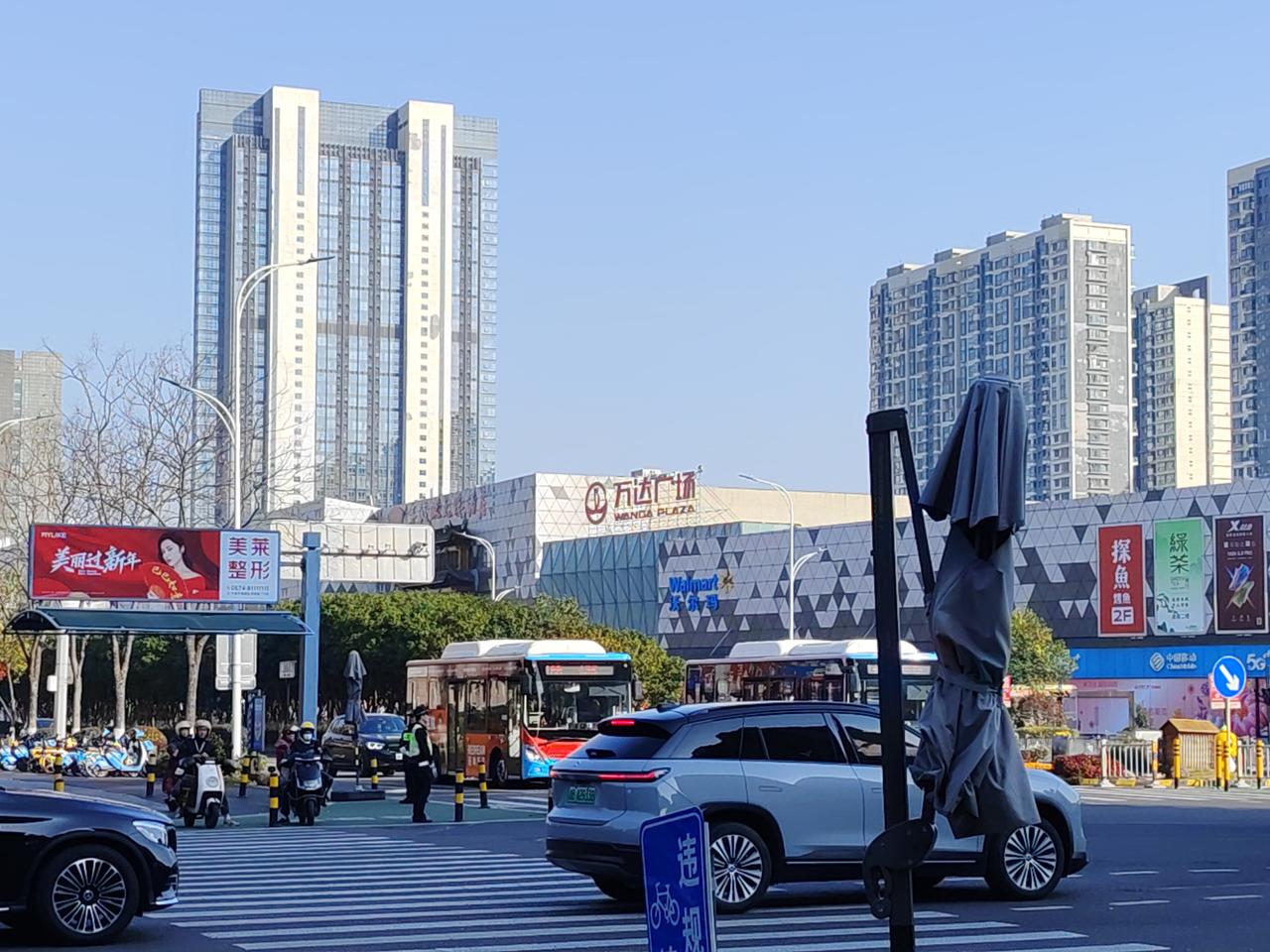 虽然浙江的主食是米饭，但是一到冬天，我就喜欢吃碗三鲜面或者牛肉面，要么来份炒年糕