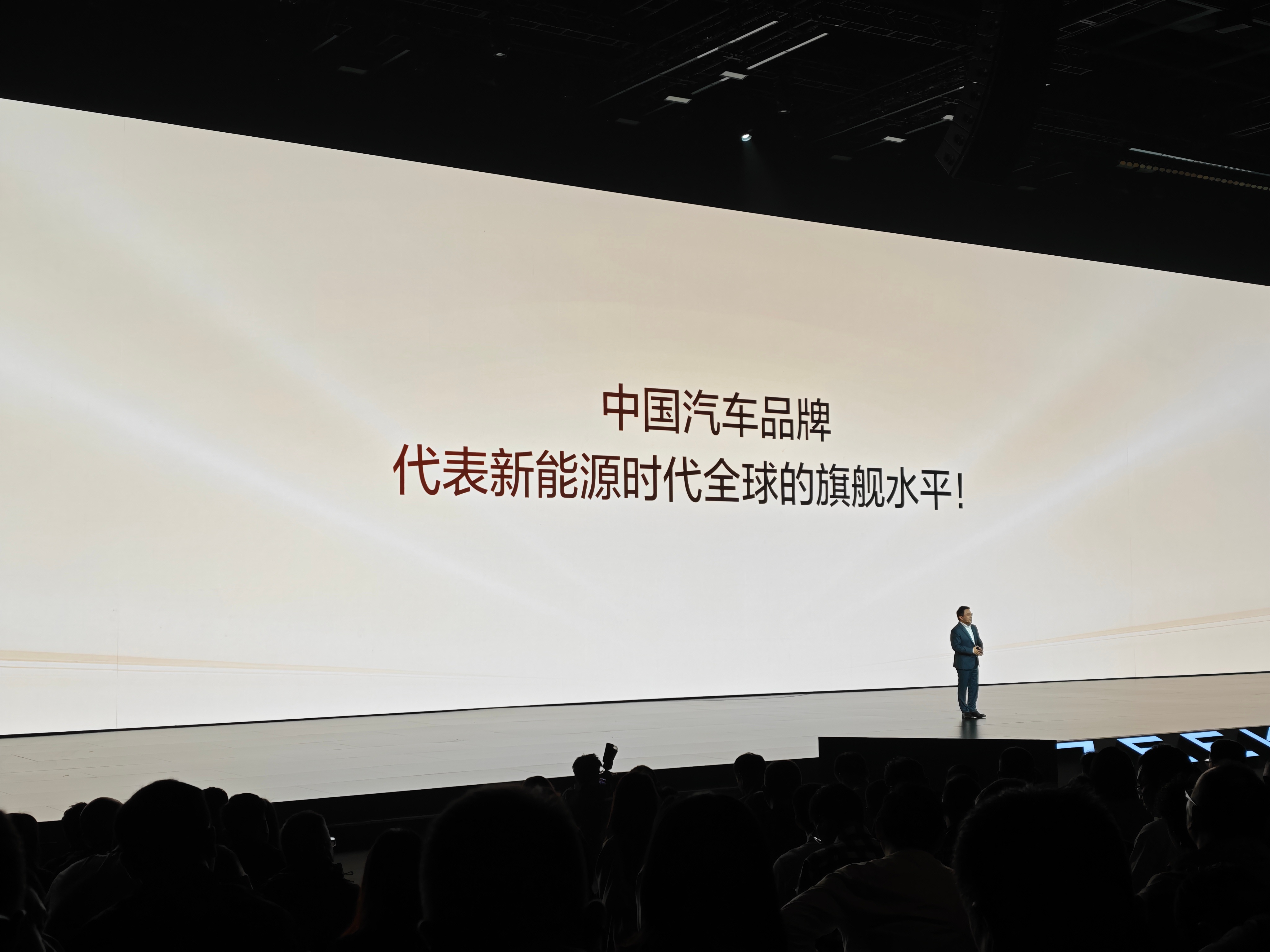 极氪8X发布会开始了猜一个价格？这次极氪8X无论是颜值还是驾驶体验可以说都非常有