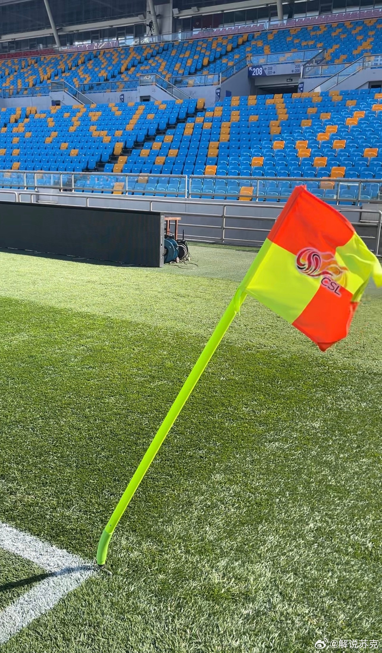 今天风挺大啊，晚上务必穿暖和了各位